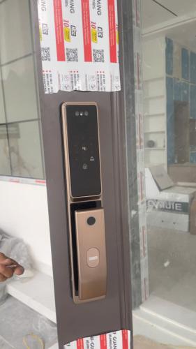 Bàn Giao Công Trình Lắp Đặt Khóa Điện Tử Siker KTS 110PRT Màu Đà Tại Quận Bình Thạnh Cho Cửa Gỗ