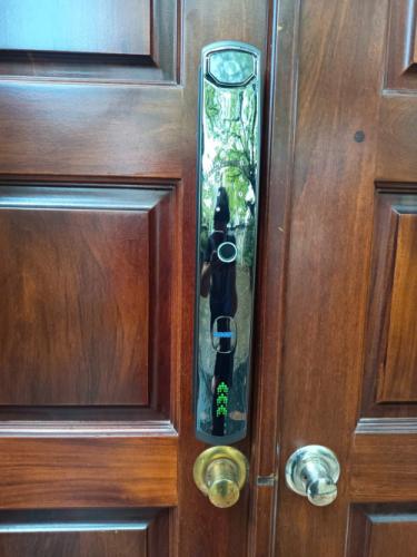 Bàn Giao Khóa Điện Tử Siker KTS 113 Tại Quận 4 TP.HCM | Cửa Xingfa
