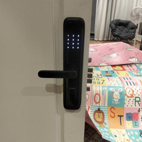 Bàn Giao Khoá Thông Minh Siker KTS 101W Cho Cửa composite Tại Quận Tân Phú