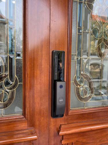 Khoá Thông Minh Siker KTS 110PR – Công Nghệ Face ID Đỉnh Cao Cho Cửa Gỗ